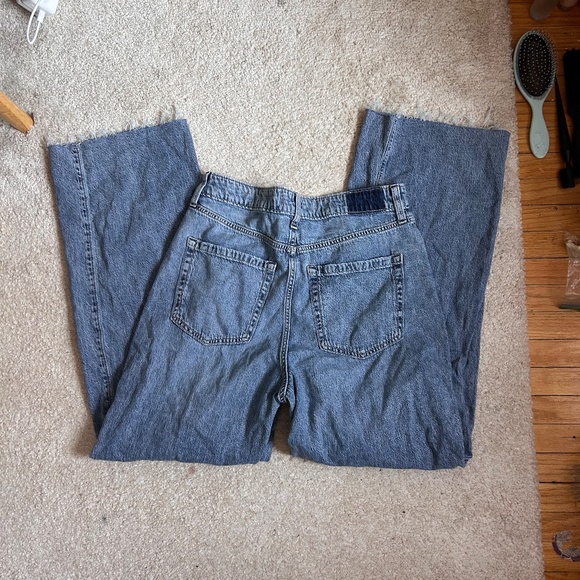 Hollister High-Rise Baggy Light Wash Jeans - Picture 3 of 3